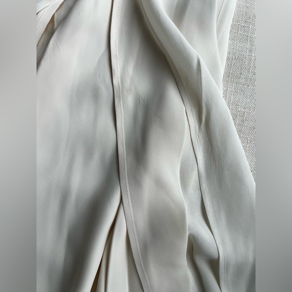 Reformation Twilight Dress in Ivory
White Sleeveless Midi 0 - Picture 11 of 12